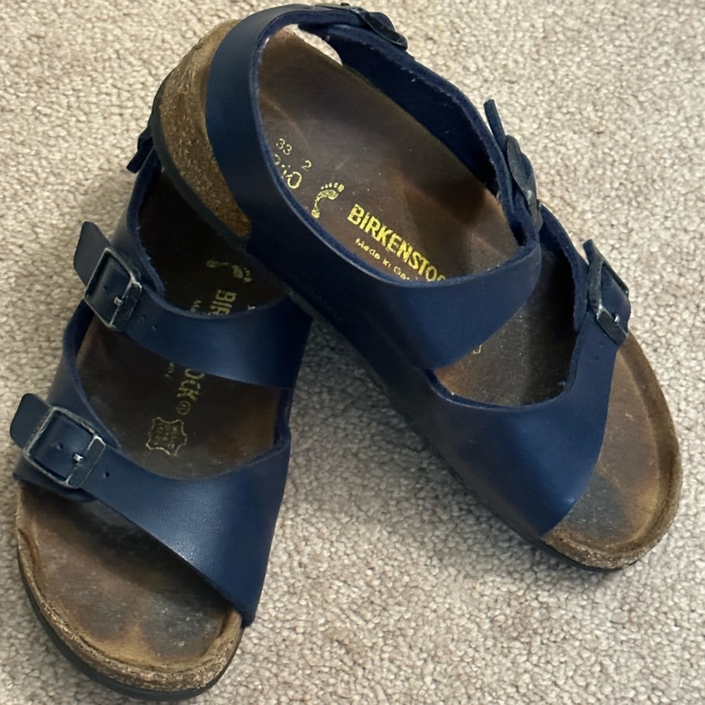 Birkenstock Youth Size 3 (or 33). Navy blue. Great used condition.